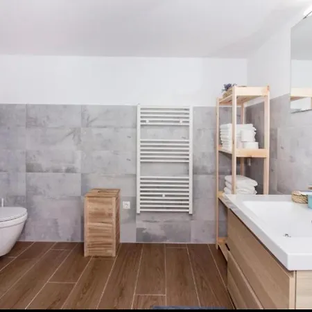 Urban 2 Apartment Split